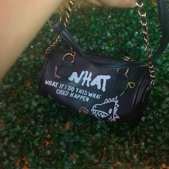 It’s very pretty very nice and it has a lot of colours - Picture 2 of 2